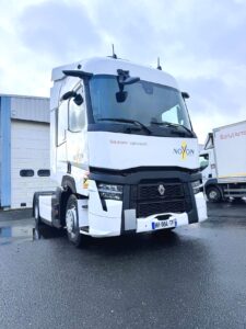 Sécurité et visibilité. Tracteur NOYON équipé en rétro caméra