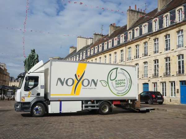 Véhicule électrique Place St Sauveur Caen 11 2024